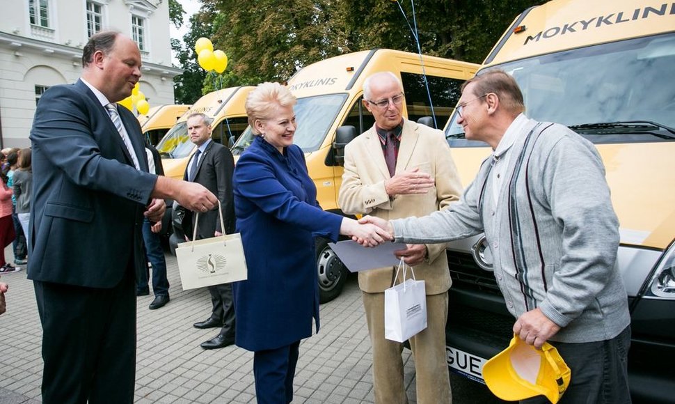 Geltonųjų autobusų perdavimo ceremonija