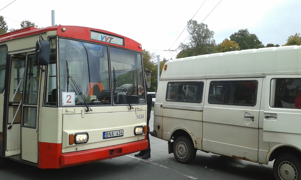Troleibuso ir mikroautobuso avarija Olandų žiede, Vilniuje.