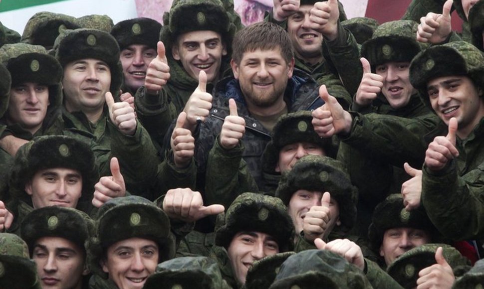 Čečėnijos lyderis Ramzanas Kadyrovas su šauktiniais