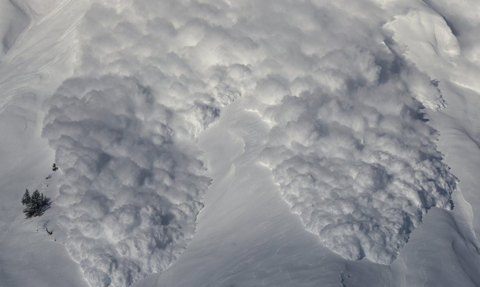 Sniego lavina Šveicarijoje 