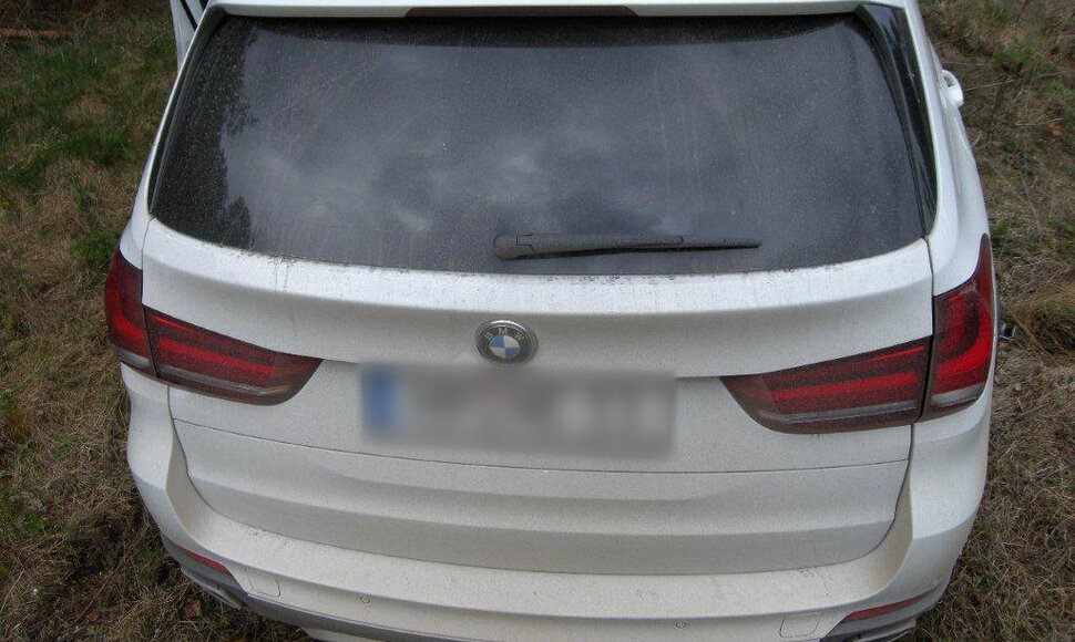 Nuo kelio nuvažiavęs BMW X5