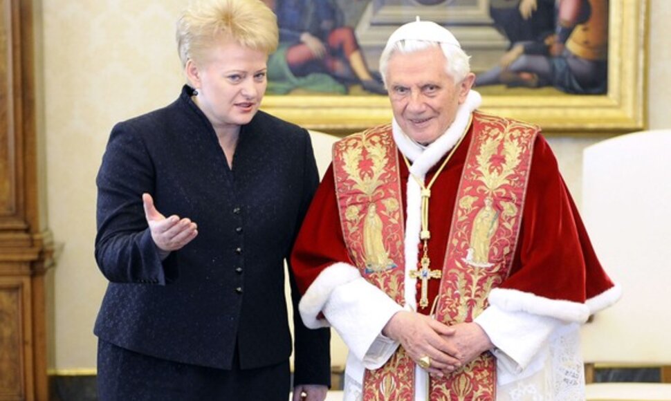 Dalia Grybauskaitė su popiežiumi Benediktu XVI 