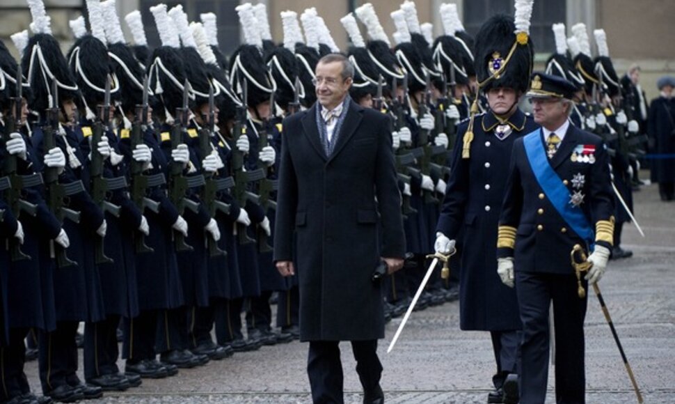 Estijos prezidentas Toomas Hendrikas Ilvesas ir &Scaron;vedijos karalius Karlas Gustavas XVI