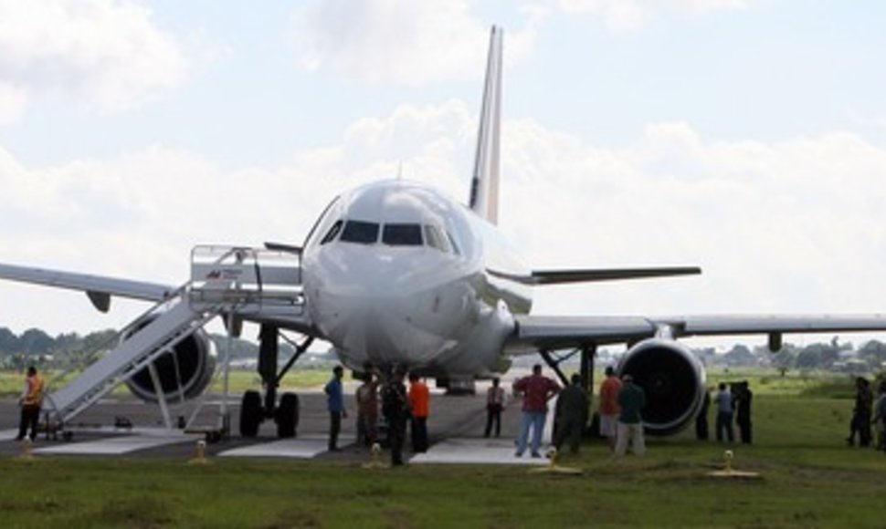 Nuo pakilimo tako nuvažiavęs „Airbus A320“ lėktuvas.