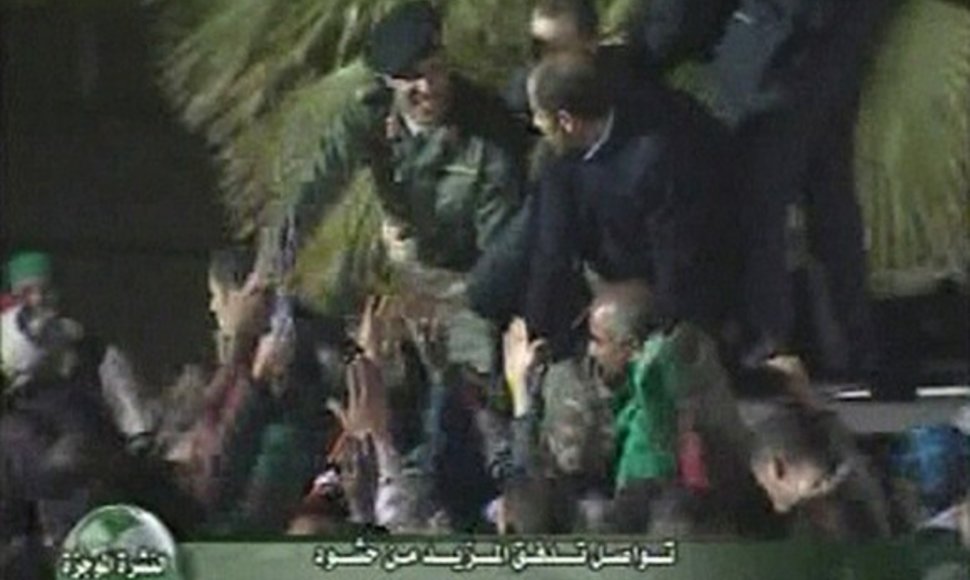 Khamisas Kadhafi (kairėje)