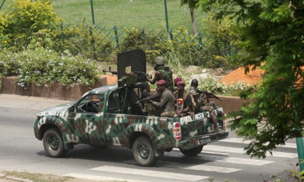 Patruliuojantys Laurento Gbagbo kareiviai