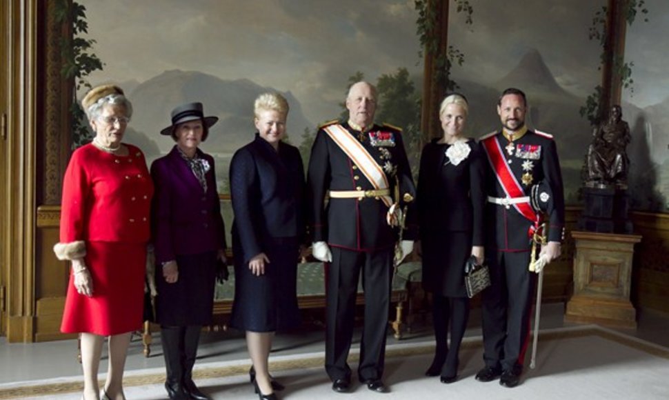 Princesė Astrid, karalienė Sonja, Lietuvos prezidentė Dalia Grybauskaitė, Norvegijos karalius Haraldas, princesė Mette-Marit ir princas Haakonas