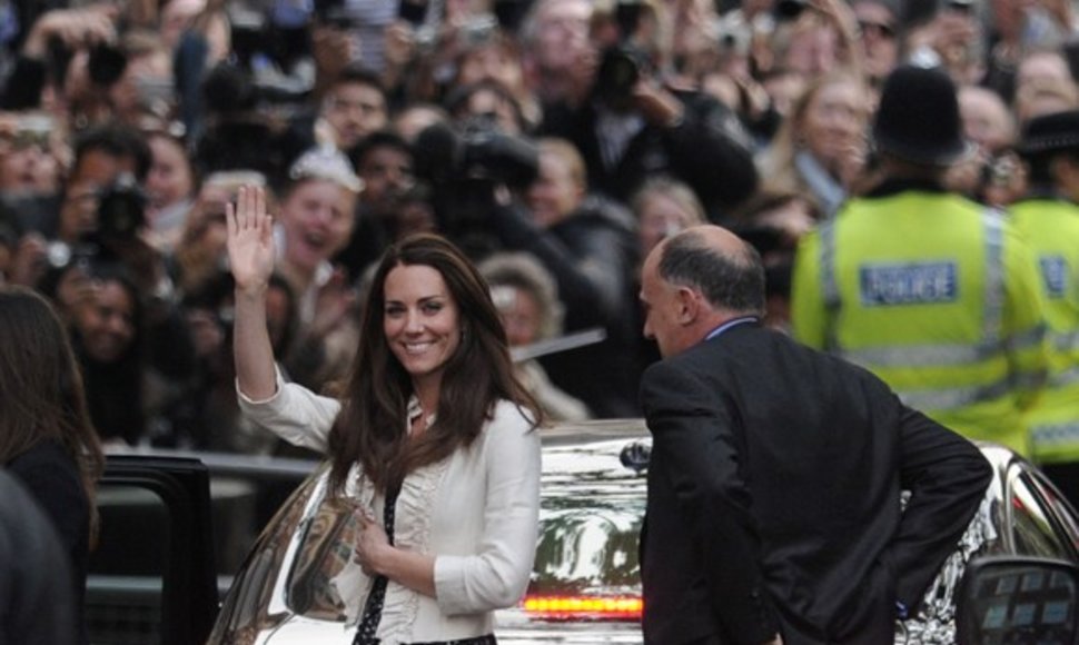 Kate Middleton atvyko į „The Goring“ viešbutį.