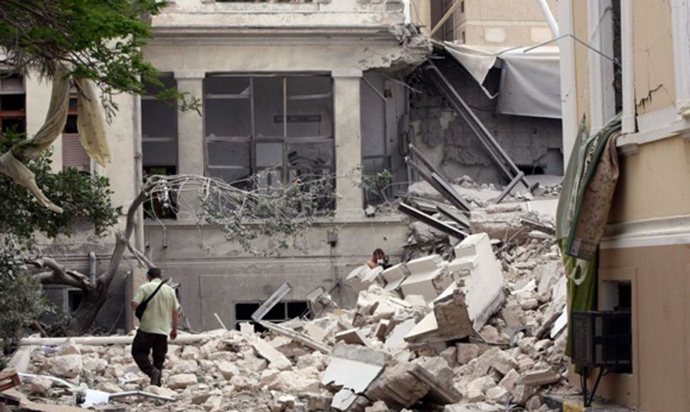 Per NATO oro atakas sugriautas pastatas Tripolyje