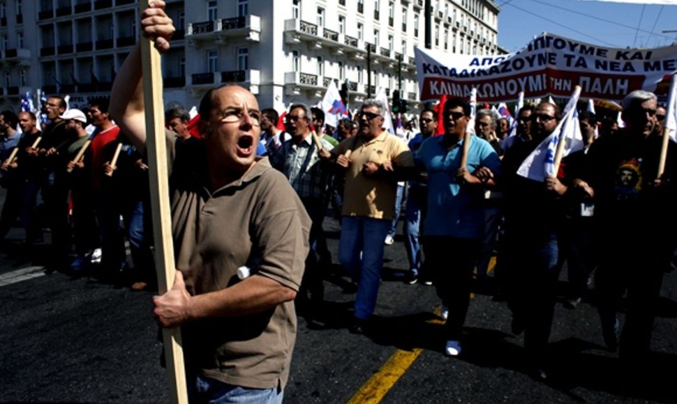 Protestuotojų žygis link Graikijos parlamento
