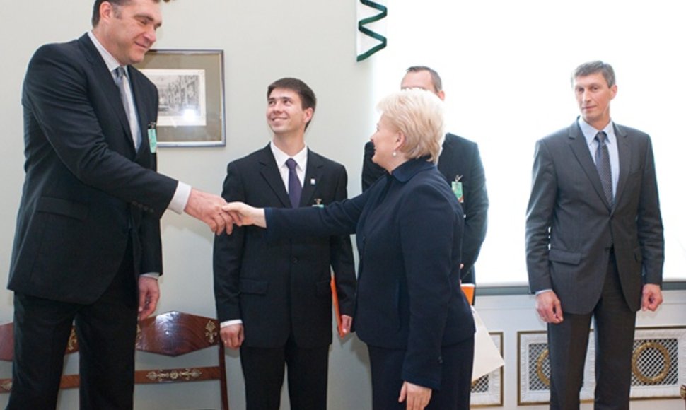 Arvydas Sabonis sveikinasi su Dalia Grybauskaite