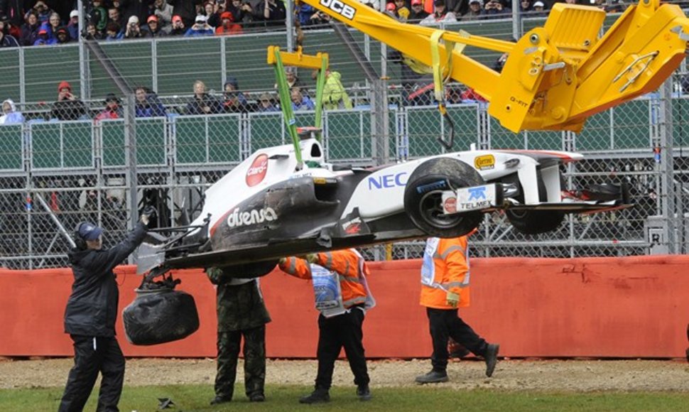 Kamui Kobayashi „Formulės-1“ bolidas po avarijos