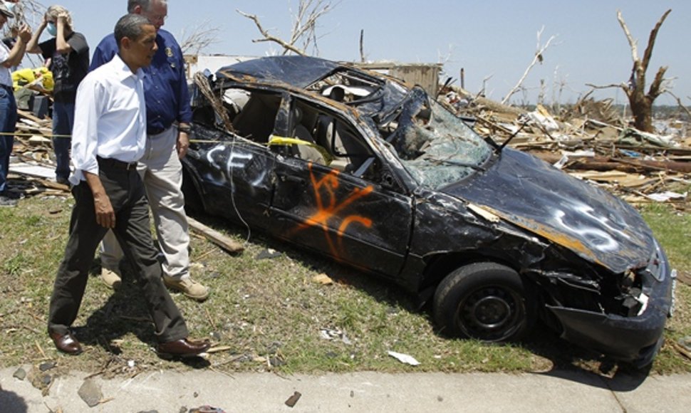 JAV prezidentas Barackas Obama tornado nusiaubtoje vietovėje