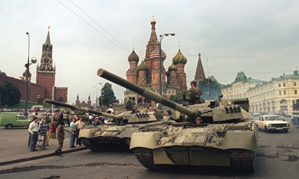 1991 metų rugpjūčio 19-ąją Maskvos centre pasirodė tankai.