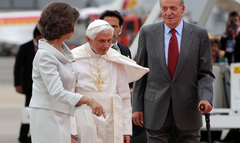 Ispanijos karaliaus Juanas Carlosas ir karalienė Sofia pasitiko Popiežių Benediktą XVI 
