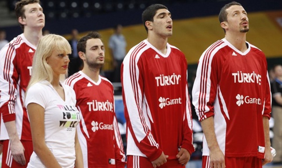 Turkijos krepšininkai prieš rungtynes su Lenkijos rinktine
