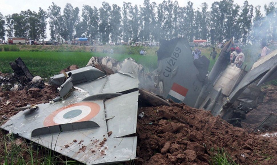 Nukritęs Indijos oro pajėgų naikintuvas MiG-21