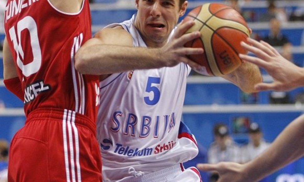 Milenko Tepičius (su kamuoliu)
