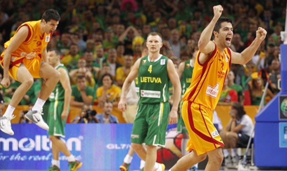 Makedonijos krepšininkai džiaugiasi pergale