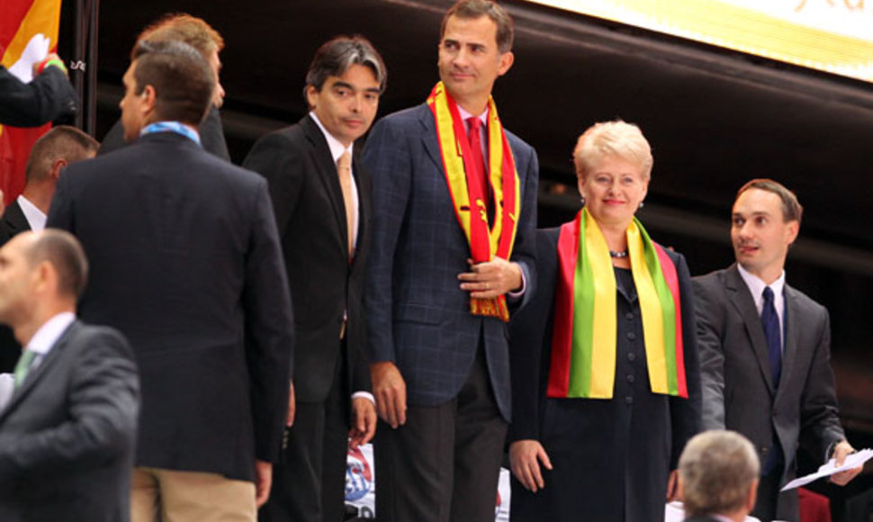 Ispanijos princas Felipe (centre), Lietuvos prezidentė Dalia Grybauskaitė (antra iš kairės)