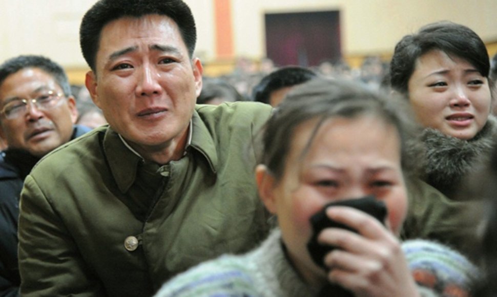 Šiaurės Korėjos gyventojai gedi mirusio šalies lyderio Kim Jong-Ilo.