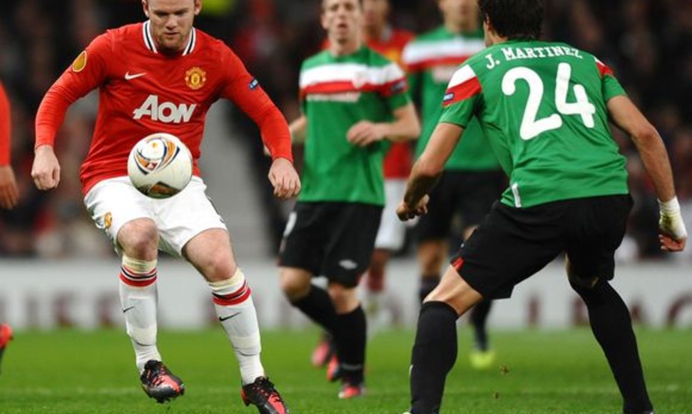 Su kamuoliu Wayne'as Rooney