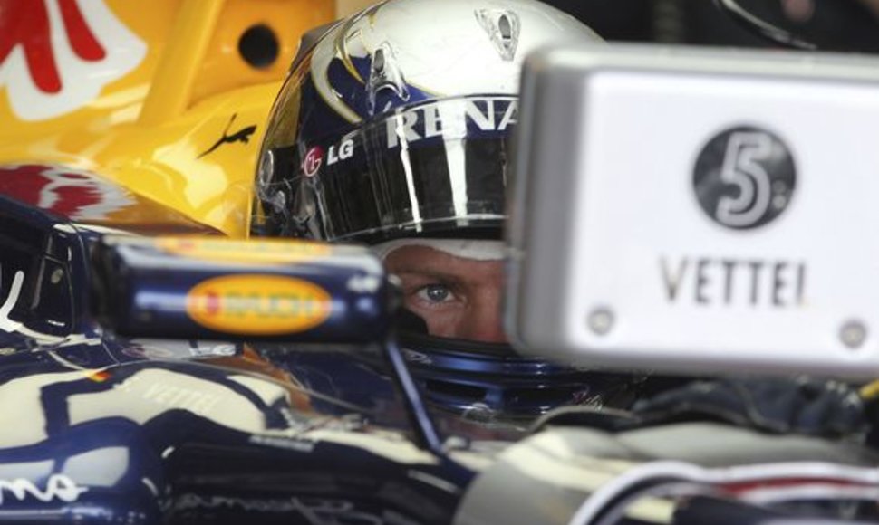 S.Vettelis buvo greičiausias Brazilijos treniruotėje