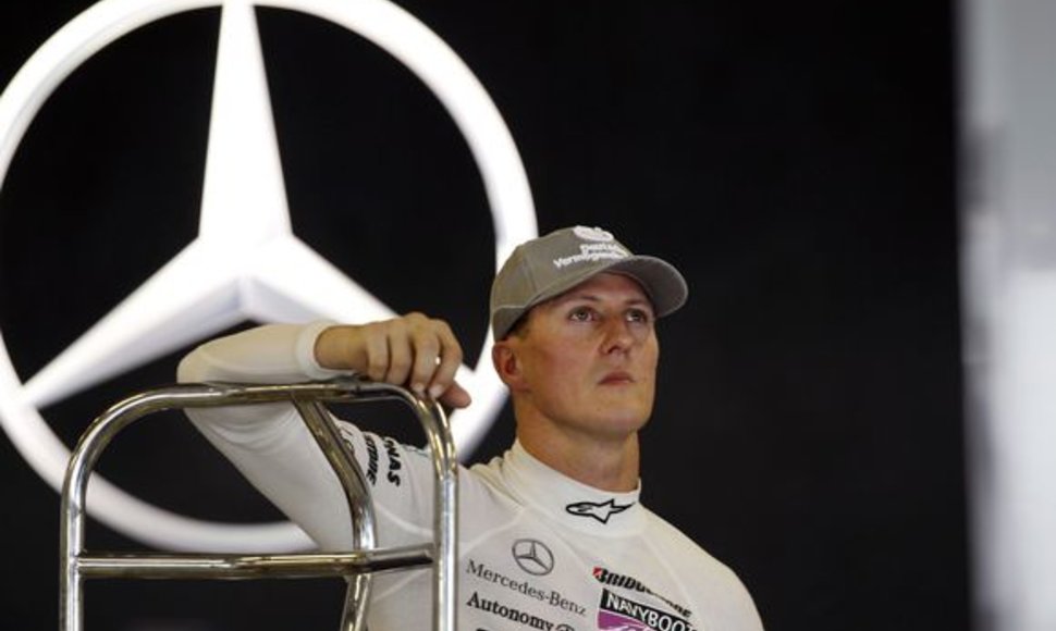 M.Schumacheris pasitraukė iš lenktynių