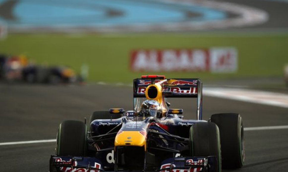 S.Vettelis nugalėjo lenktynėse ir tapo naujuoju čempionu