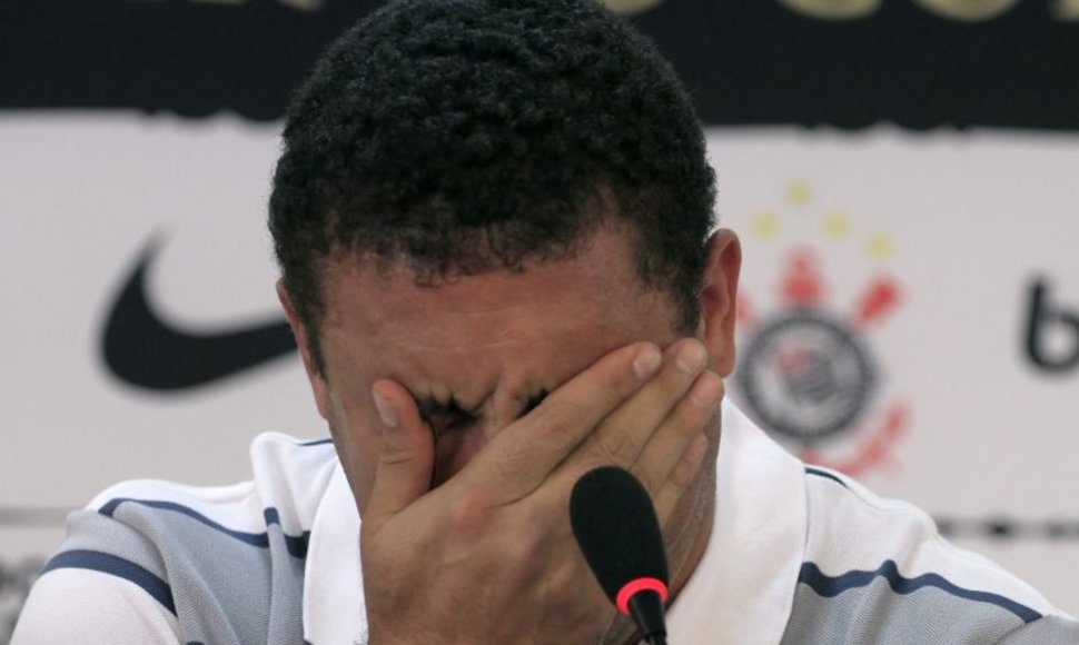 Ronaldo per spaudos konferenciją neslėpė ašarų. 