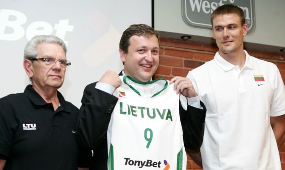 Antanas Guoga ir toliau rems Lietuvos krepšinio rinktinę.