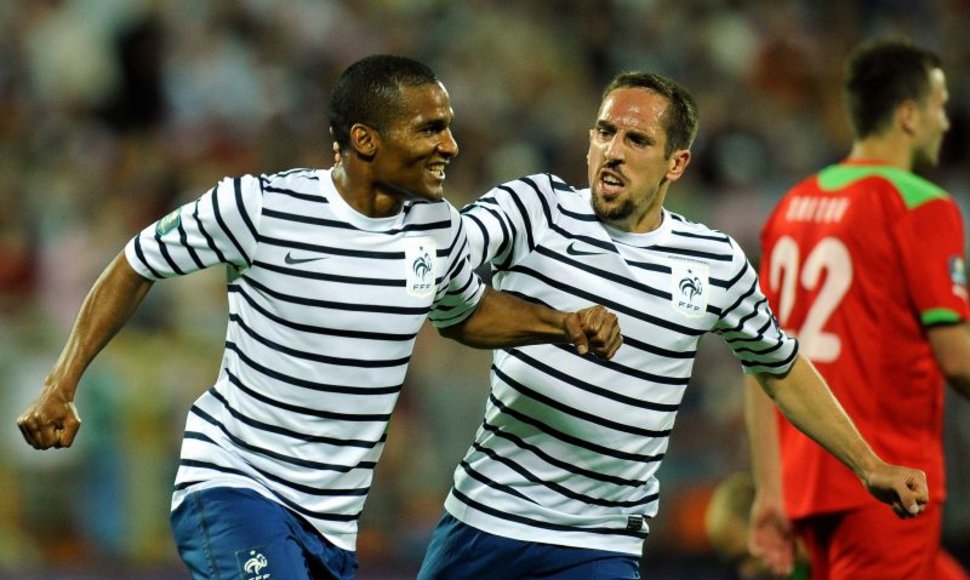 Florentas Malouda (kairėje) ir Franckas Ribery džiaugiasi prancūzų įvarčiu