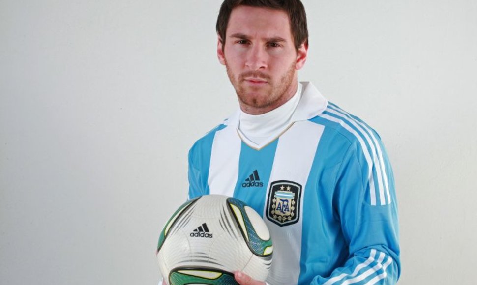 Leonelis Messi pakeitė šukuoseną ir pozavo fotosesijoje, skirtoje artėjančioms pirmenybėms 