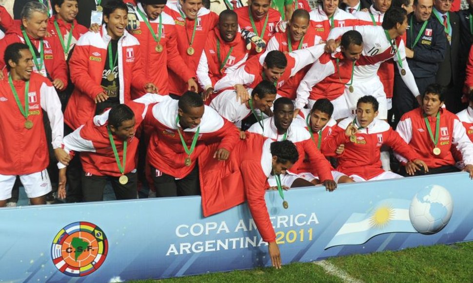 Peru futbolininkams įteikti bronzos medaliai