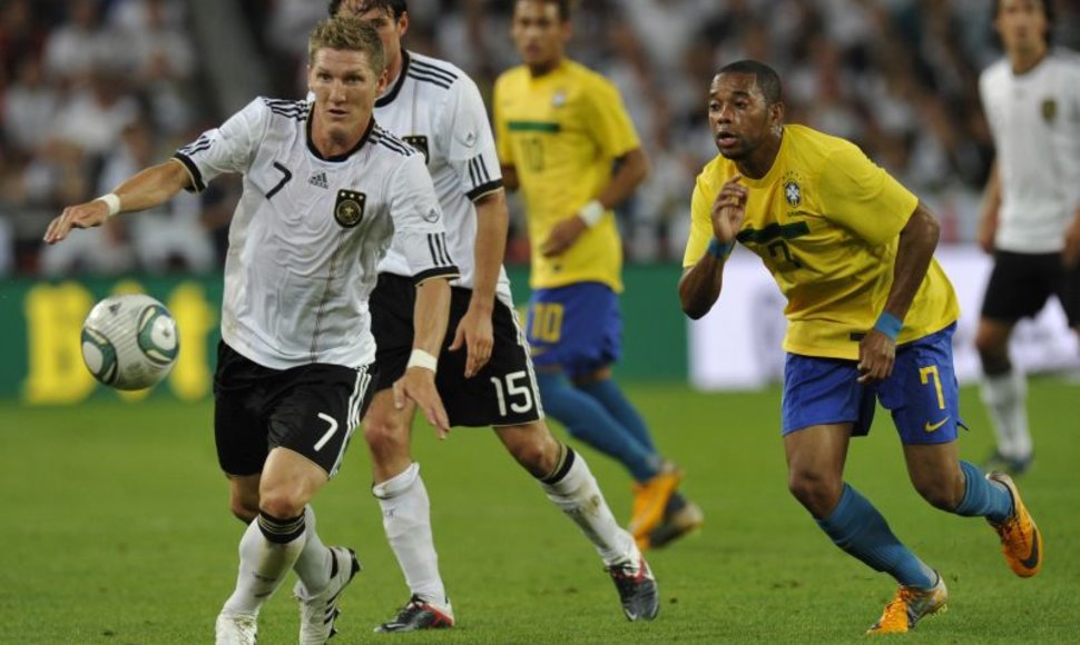Bastianas Schweinsteigeris prieš brazilą Robinho