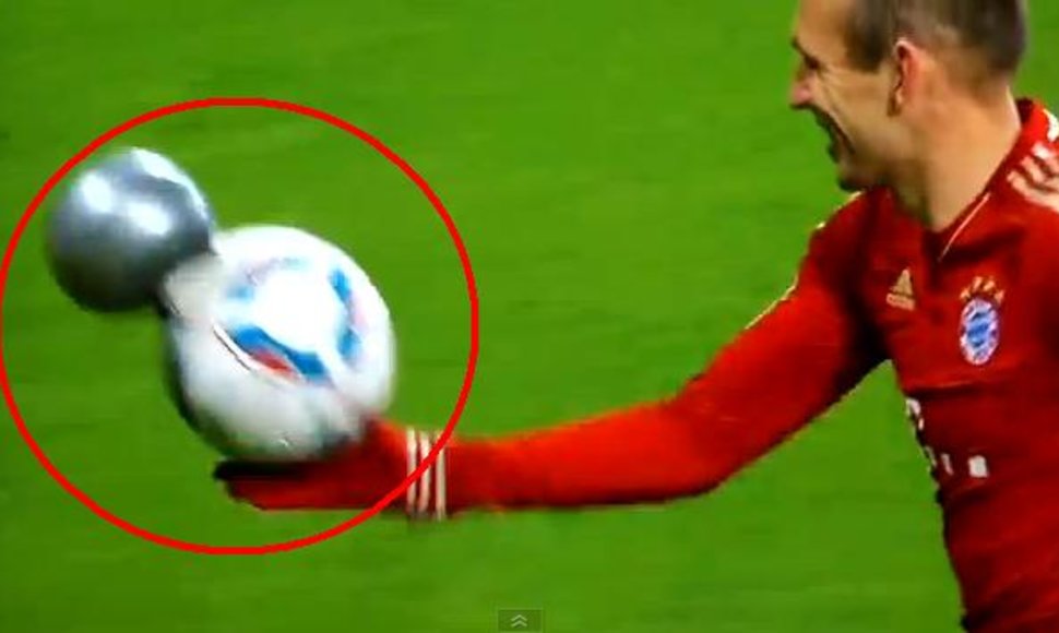 Arjeno Robbeno rankose - suplyšęs kamuolys