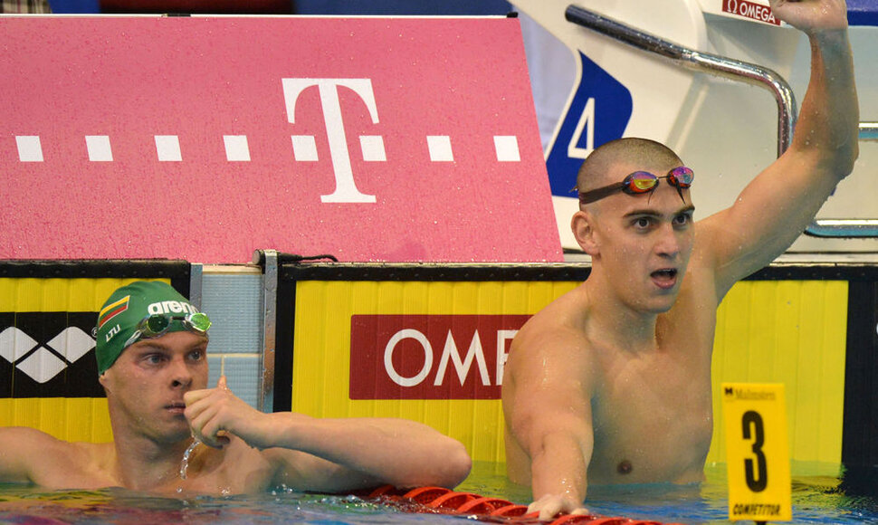 Vytautas Janušaitis po finišo šalia pasaulio čempiono Laszlo Cseho iš Vengrijos