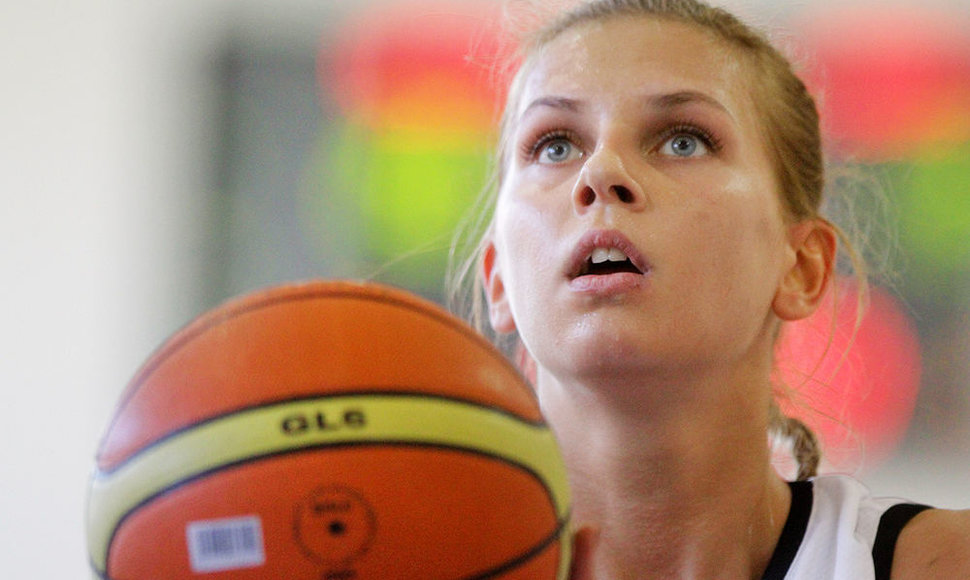 "Kibirkštis-VIČI-IKI" tapo vienvalde Lietuvos moterų krepšinio lygos lydere 