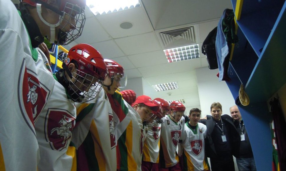 Pasaulio jaunimo ledo ritulio čempionate Lietuva iškovojo pirmą pergalę