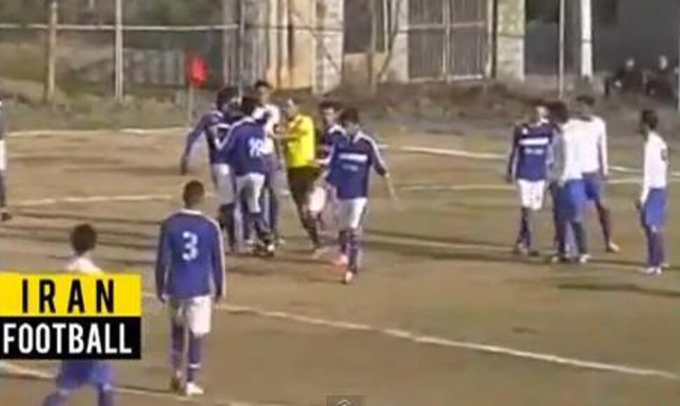 Futbolo rungtynėse Irane – muštynės tarp komandos draugų