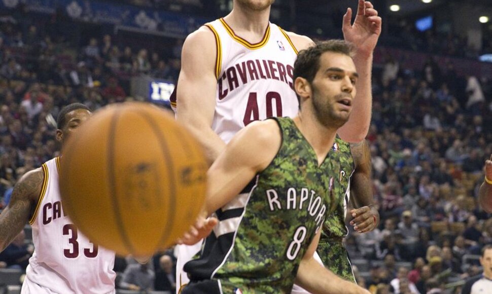 Toronto &bdquo;Raptors&ldquo; komanda paskutinėmis sekundėmis nusileido Klivlando &bdquo;Cavaliers&ldquo; krep&scaron;ininkams