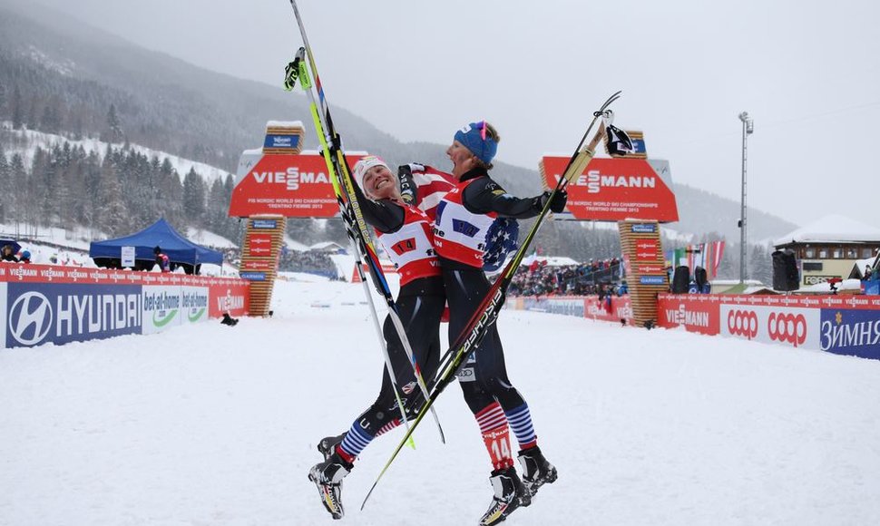 Čempionėmis tapo JAV slidininkės Jessica Diggins ir Kikkan Randall.