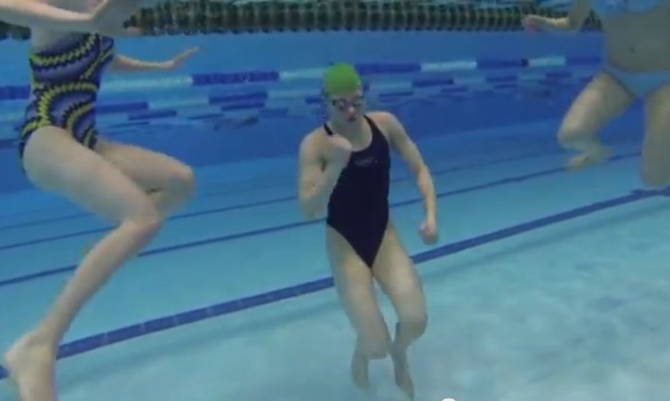 Rūta Meilutytė demonstravo savo sugebėjimus po vandeniu