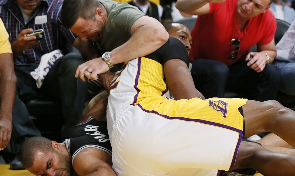 Dwighto Howardo ir Tony Parkerio susidūrimas