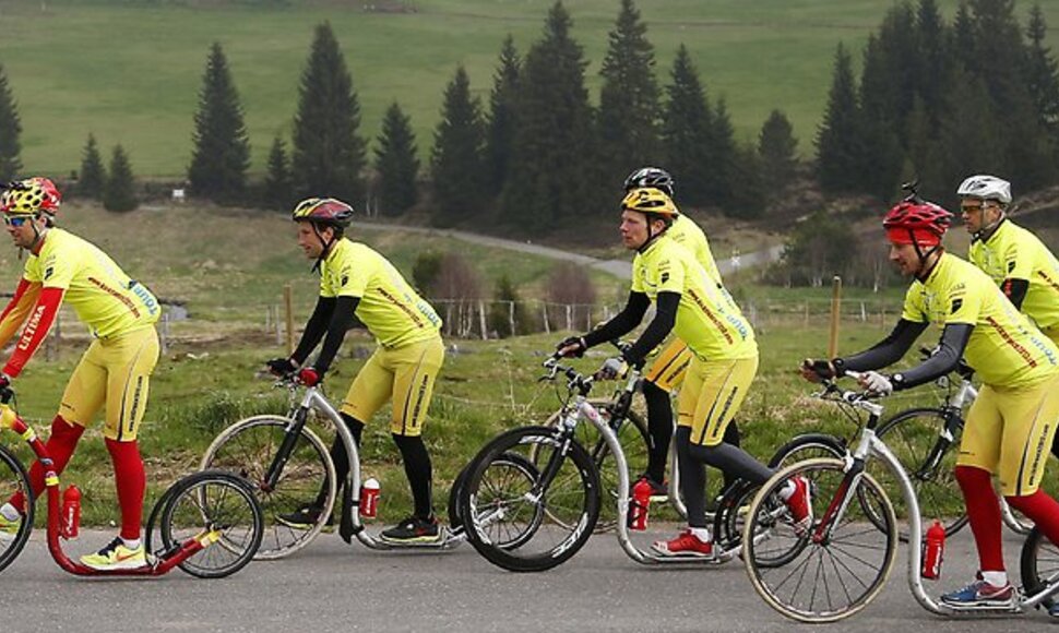 Istorija, kuria nepatikėsite: Šeši dviratininkai ketina įveikti 3500 kilometrų be pedalų