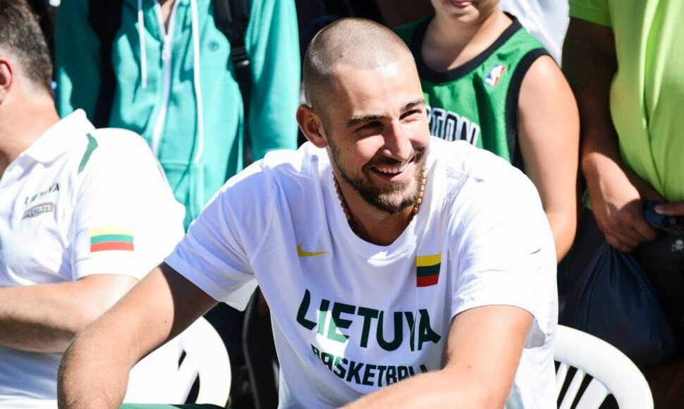 Jonas Valančiūnas stebi finalines varžybas Palangoje