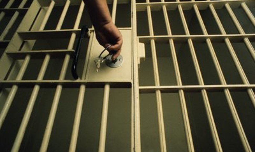 Singapūre svarstoma galimybė nusižengėlius bausti kalėjimu