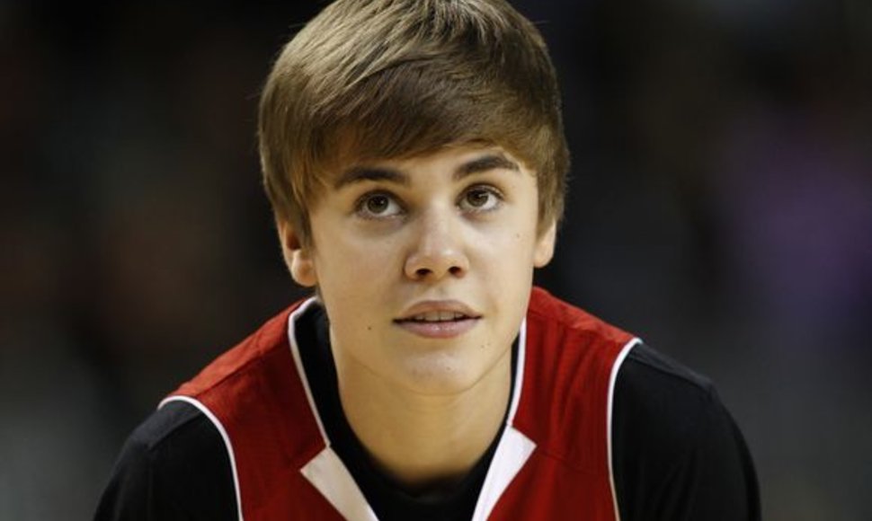 Paauglių dievaičiui Justinui Bieberiui NBA „Visų žvaigždių“ savaitgalyje atiteko naudingiausio žaidėjo prizas 