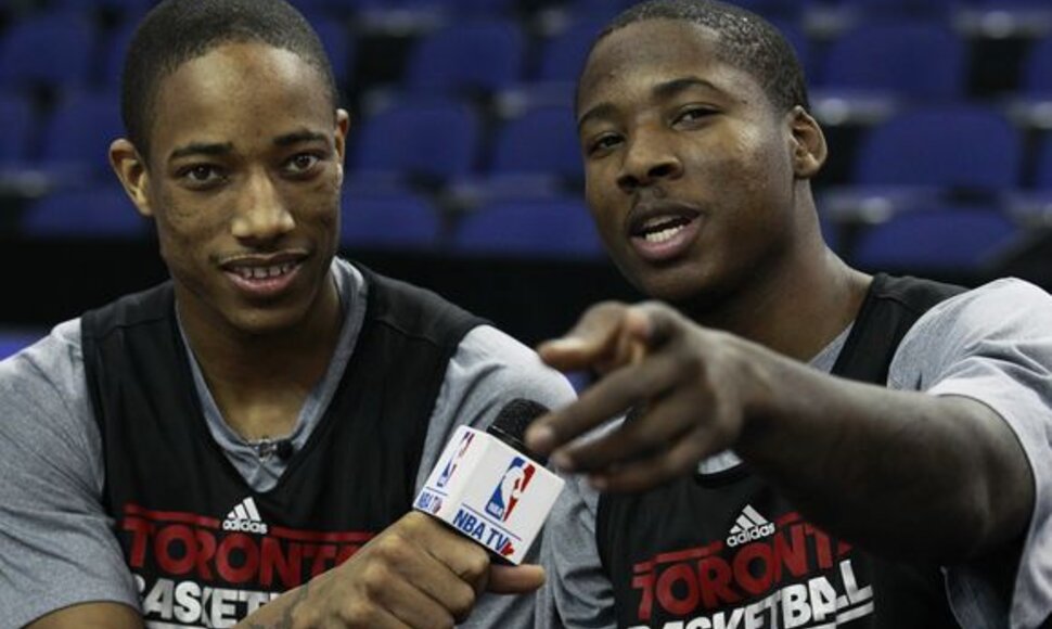 Toronto „Raptors“ žaidėjai DeMaras DeRozanas ir Edas Davisas