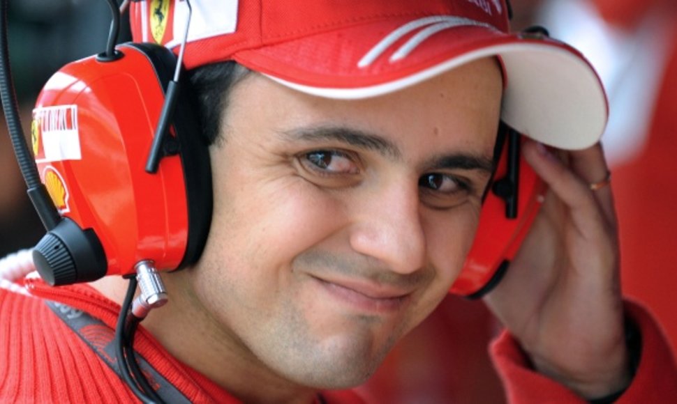 F.Massa buvo greičiausias „Pirelli“ padangų testuose